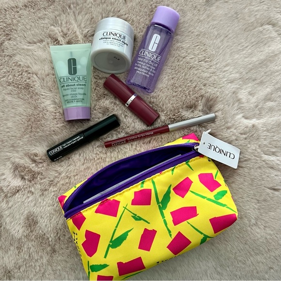 Clinique Makeup and Skincare Set - Picture 6 of 9